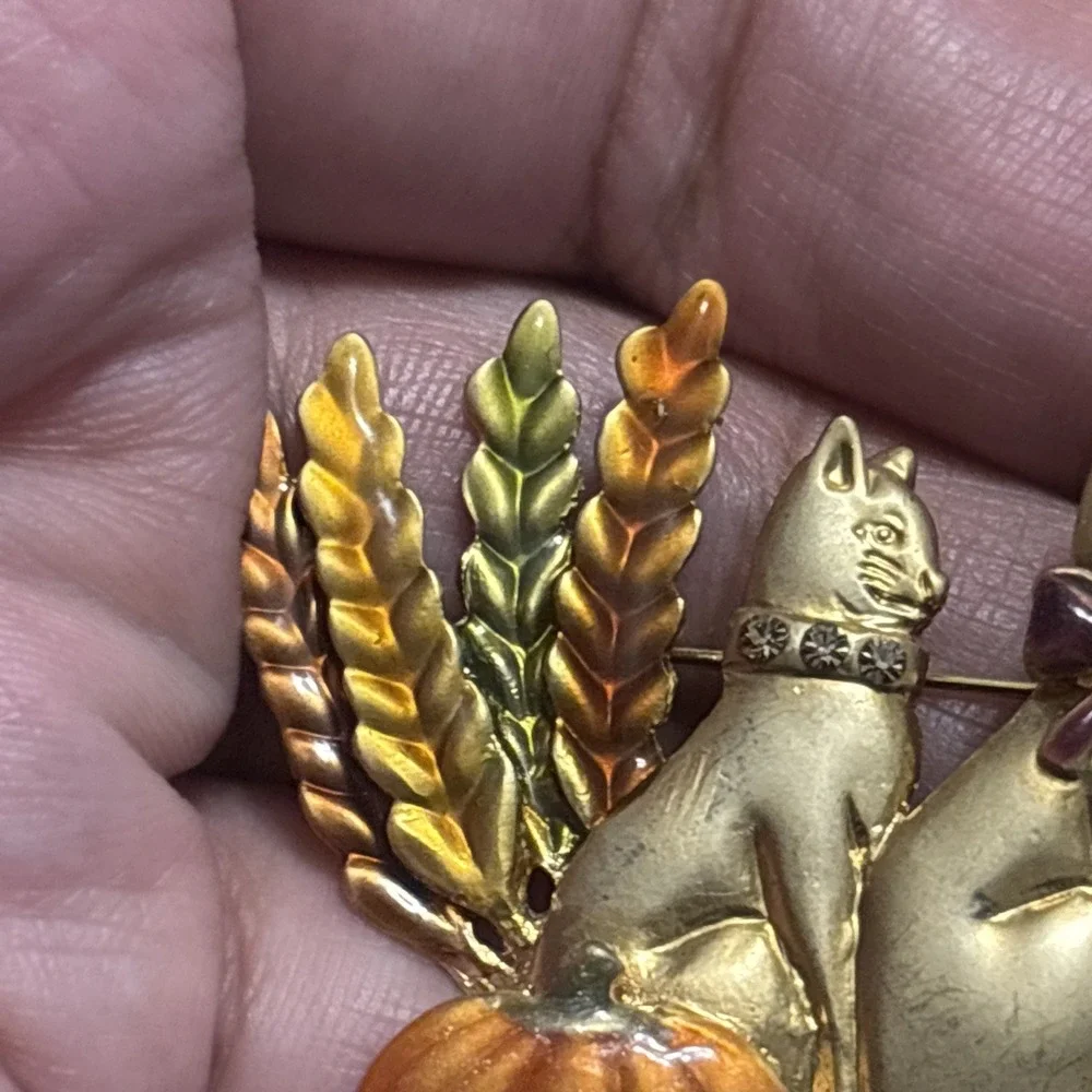 Vintage Kenneth Cole Autumn Brooch Pin Cat Pumpkin Wheat Metal Enamel KC Signed